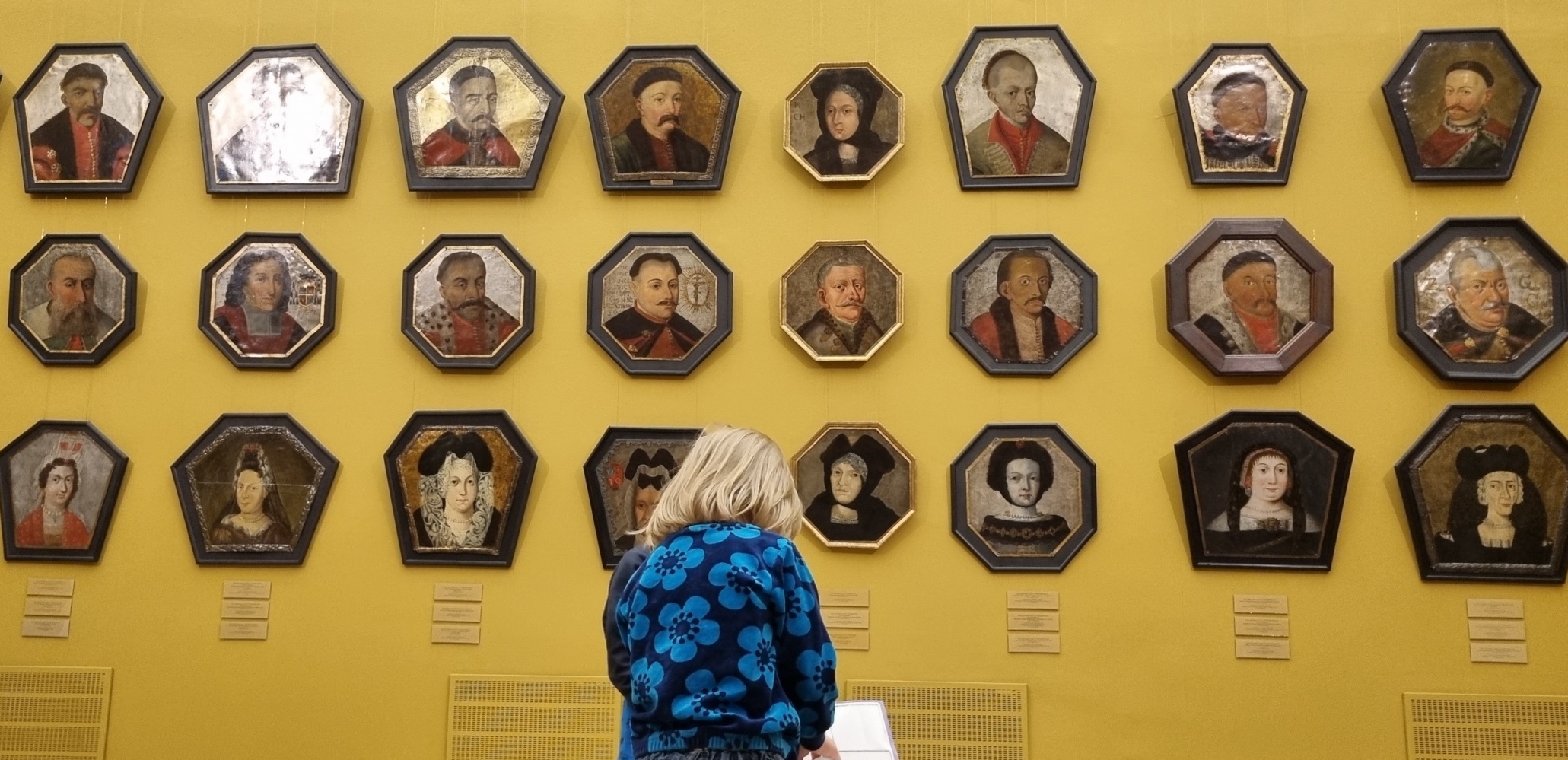 Pani z piórkiem – wizyta z dziećmi w Muzeum Narodowym w Poznaniu